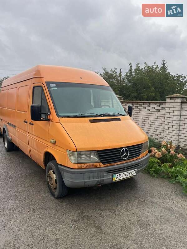 Вантажний фургон Mercedes-Benz Sprinter 1997 в  фото Вантажний фургон Mercedes-Benz Sprinter 1997 в