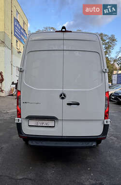 Грузовой фургон Mercedes-Benz Sprinter 2024 в 