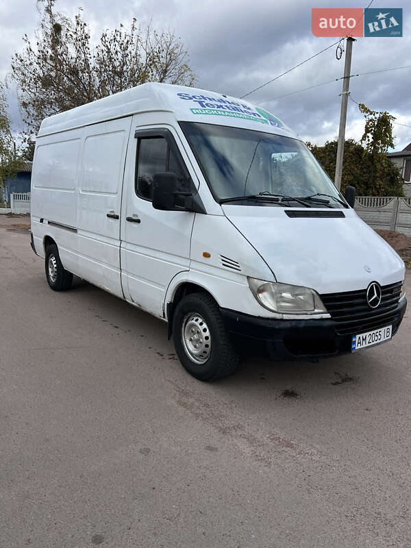 Грузовой фургон Mercedes-Benz Sprinter 2001 в Коростене