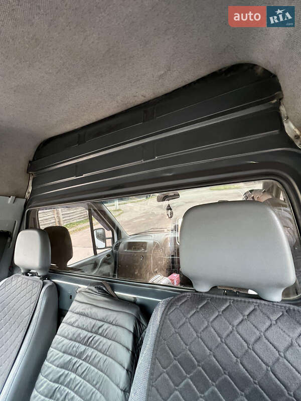 Грузовой фургон Mercedes-Benz Sprinter 2001 в Коростене