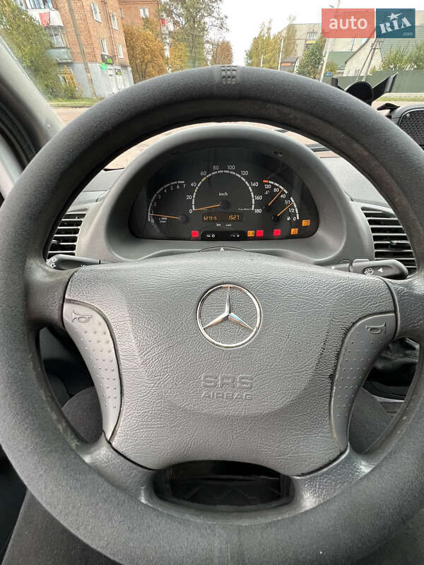 Грузовой фургон Mercedes-Benz Sprinter 2001 в Коростене