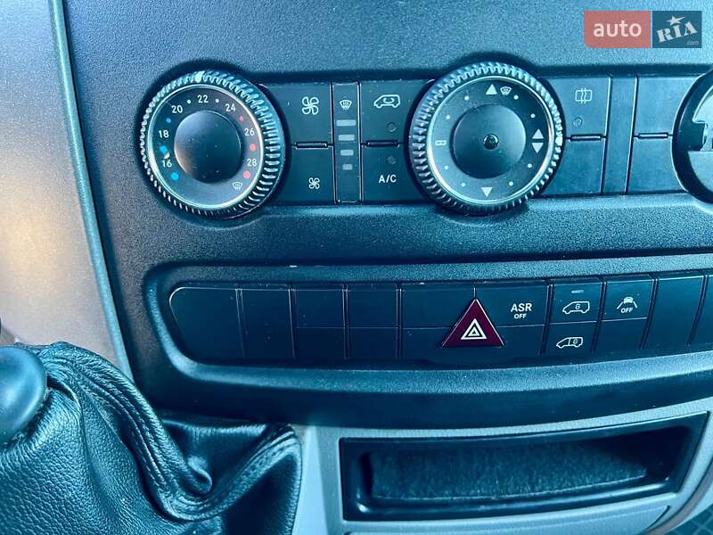 Вантажний фургон Mercedes-Benz Sprinter 2016 в Нововолинську