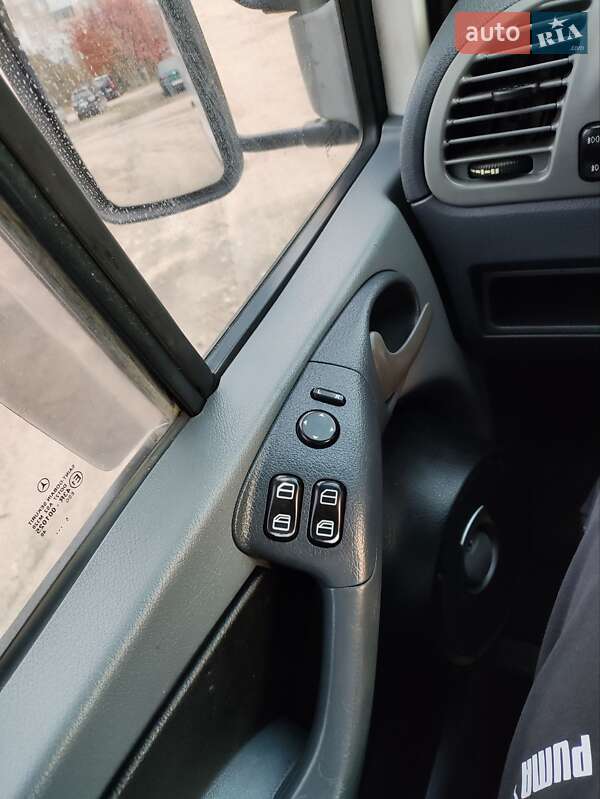 Вантажний фургон Mercedes-Benz Sprinter 2006 в Кропивницькому