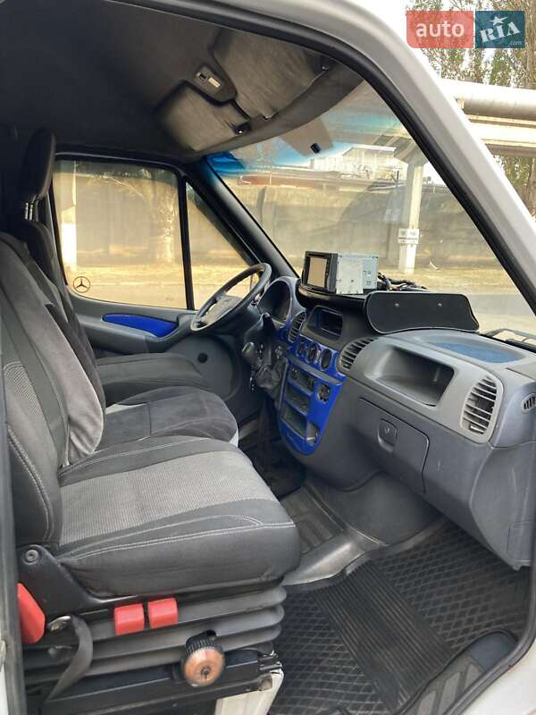 Вантажний фургон Mercedes-Benz Sprinter 2003 в Миколаєві фото 3 Вантажний фургон Mercedes-Benz Sprinter 2003 в Миколаєві