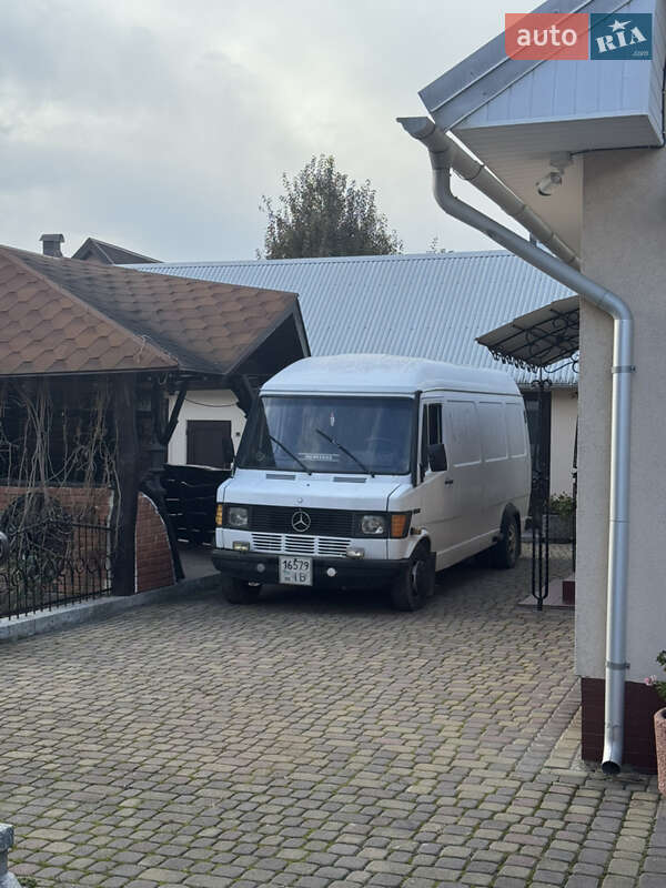 Вантажний фургон Mercedes-Benz Sprinter 1995 в Верхньому Вербіжі