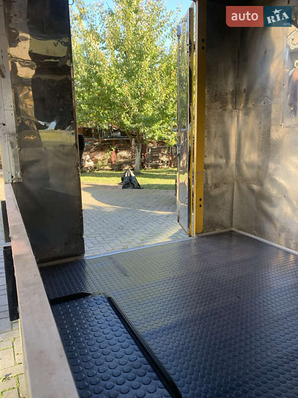 Грузовой фургон Mercedes-Benz Sprinter 2002 в Тернополе