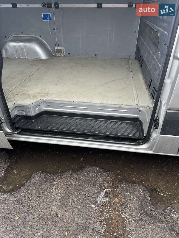 Вантажний фургон Mercedes-Benz Sprinter 2014 в Житомирі