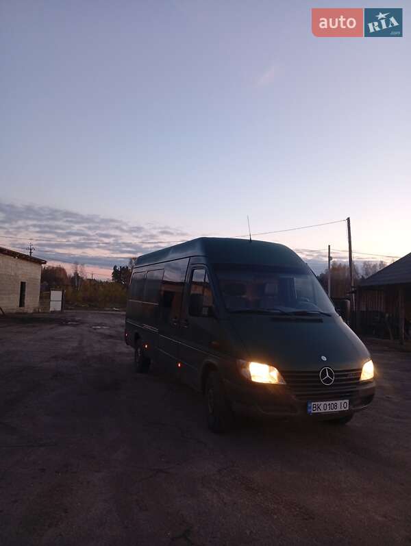 Грузопассажирский фургон Mercedes-Benz Sprinter 2003 в Вараше фото 3 Грузопассажирский фургон Mercedes-Benz Sprinter 2003 в Вараше