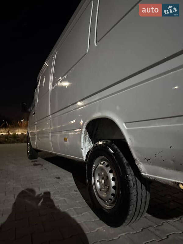 Грузовой фургон Mercedes-Benz Sprinter 2001 в Сокирянах