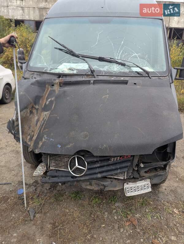 Вантажний фургон Mercedes-Benz Sprinter 2001 в Мукачевому