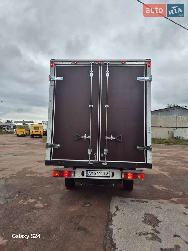 Вантажний фургон Mercedes-Benz Sprinter 2000 в Житомирі