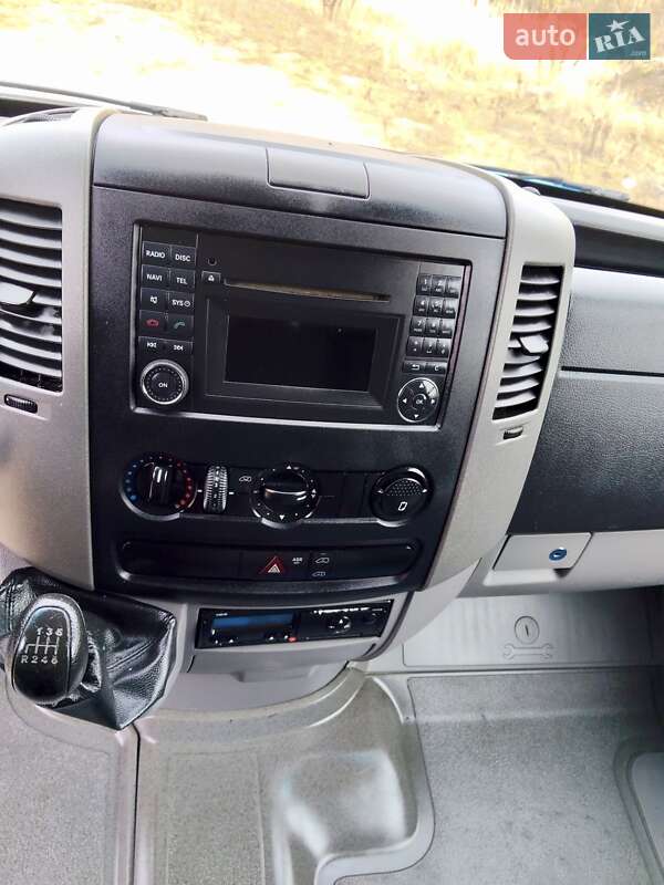 Вантажний фургон Mercedes-Benz Sprinter 2011 в Рівному