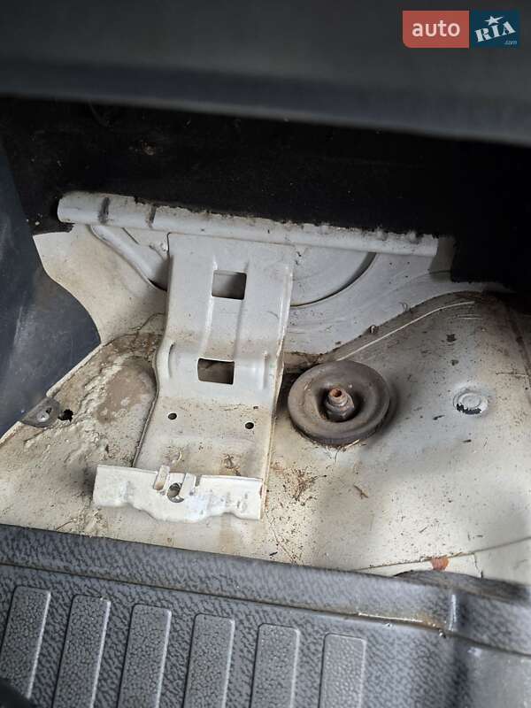 Вантажний фургон Mercedes-Benz Sprinter 2006 в Виноградові фото 21 Вантажний фургон Mercedes-Benz Sprinter 2006 в Виноградові