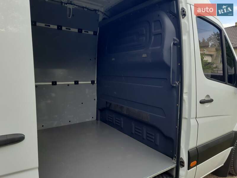 Грузовой фургон Mercedes-Benz Sprinter 2012 в Черновцах