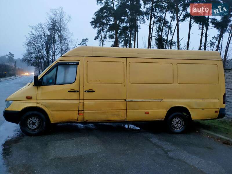 Грузовой фургон Mercedes-Benz Sprinter 2003 в Буче