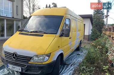 Грузовой фургон Mercedes-Benz Sprinter 2000 в Стоянке