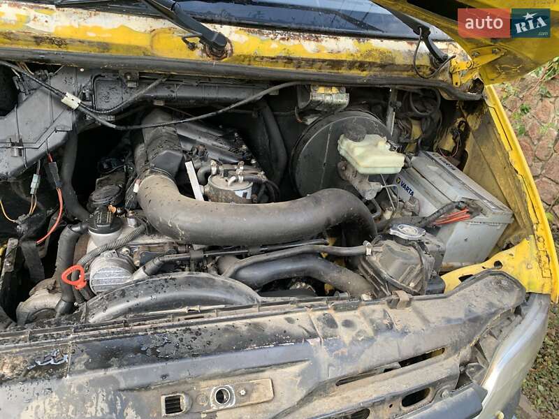 Грузовой фургон Mercedes-Benz Sprinter 2000 в Стоянке