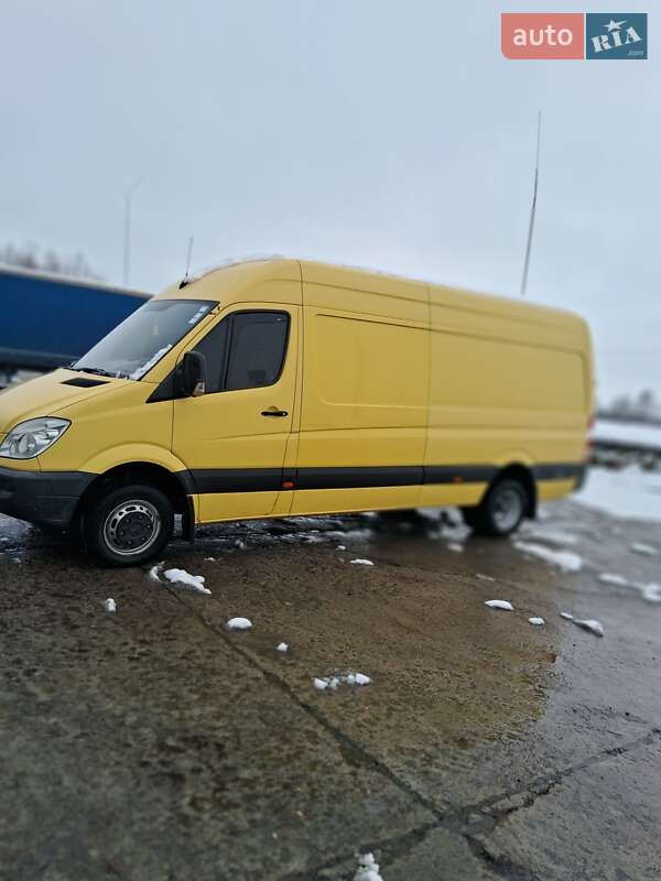 Грузовой фургон Mercedes-Benz Sprinter 2010 в Львове