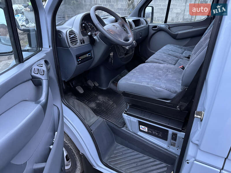 Вантажний фургон Mercedes-Benz Sprinter 2006 в Рівному фото 11 Вантажний фургон Mercedes-Benz Sprinter 2006 в Рівному