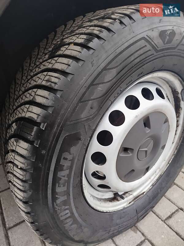 Вантажний фургон Mercedes-Benz Sprinter 2012 в Дрогобичі