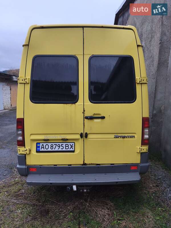 Грузопассажирский фургон Mercedes-Benz Sprinter 2004 в Воловце