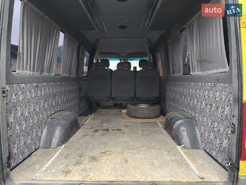 Грузопассажирский фургон Mercedes-Benz Sprinter 2004 в Воловце