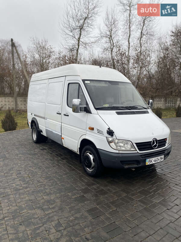 Грузовой фургон Mercedes-Benz Sprinter 2005 в Корце