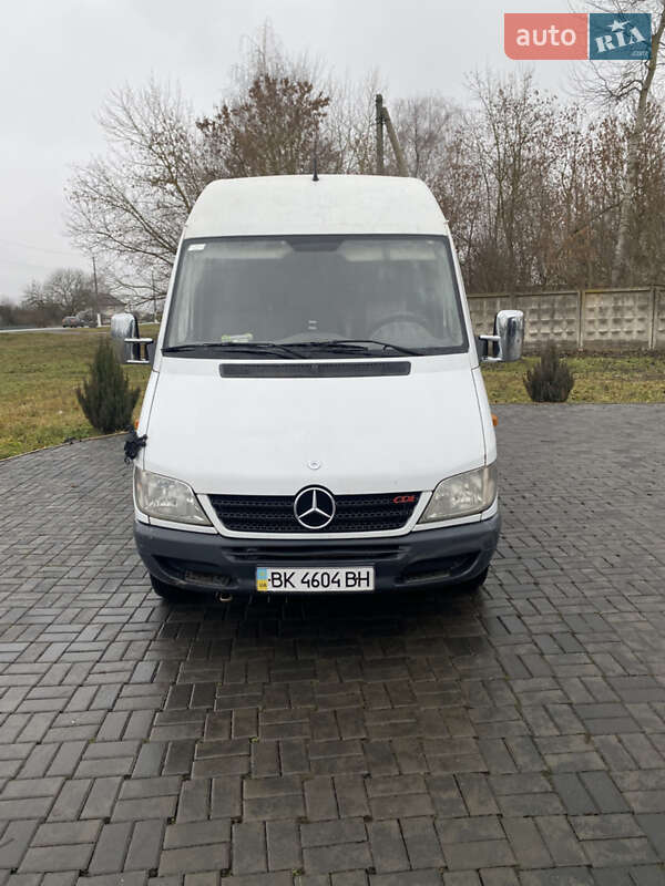 Грузовой фургон Mercedes-Benz Sprinter 2005 в Корце
