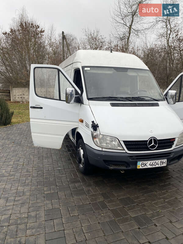 Грузовой фургон Mercedes-Benz Sprinter 2005 в Корце