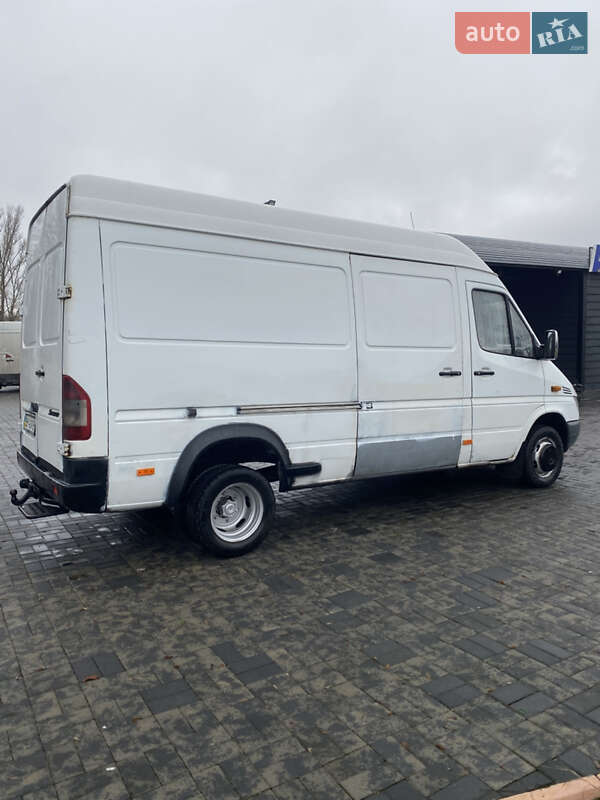Грузовой фургон Mercedes-Benz Sprinter 2005 в Корце