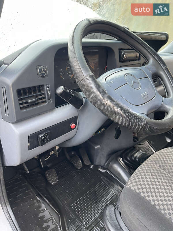 Седан Mercedes-Benz Sprinter 2000 в Уланові