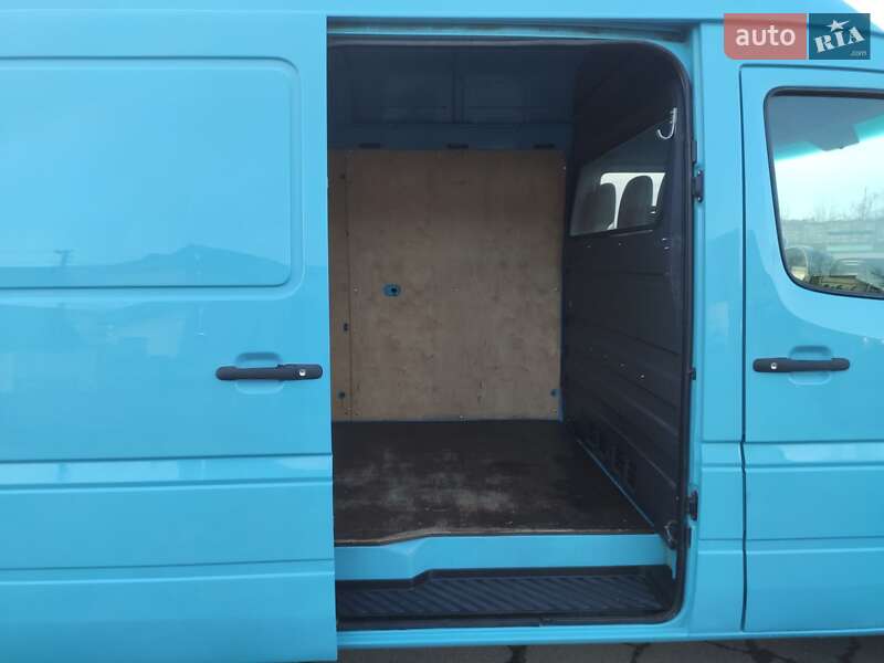 Вантажний фургон Mercedes-Benz Sprinter 2005 в Рівному