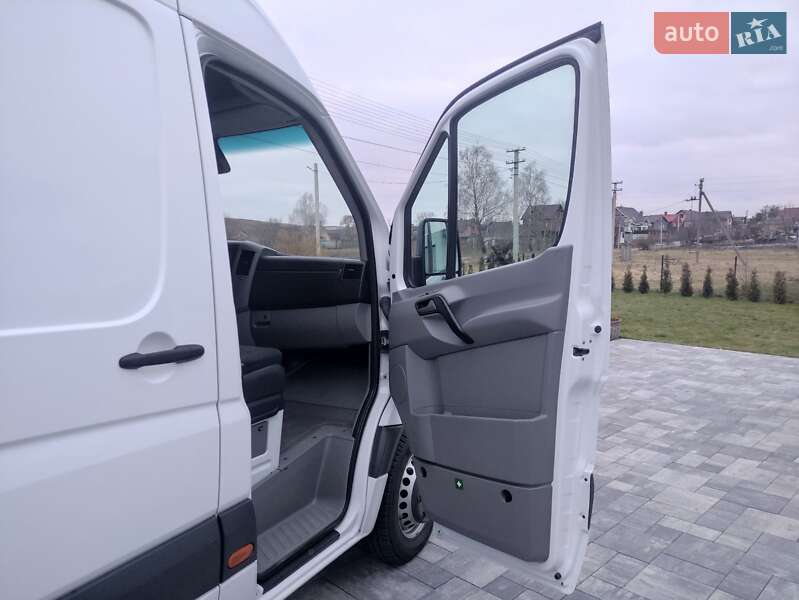 Вантажний фургон Mercedes-Benz Sprinter 2016 в Рівному