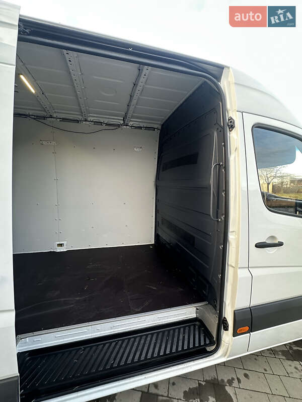 Грузовой фургон Mercedes-Benz Sprinter 2016 в Виноградове фото 24 Грузовой фургон Mercedes-Benz Sprinter 2016 в Виноградове