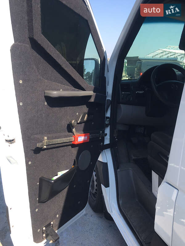 Бронированный автомобиль Mercedes-Benz Sprinter 2018 в Киеве фото 20 Бронированный автомобиль Mercedes-Benz Sprinter 2018 в Киеве