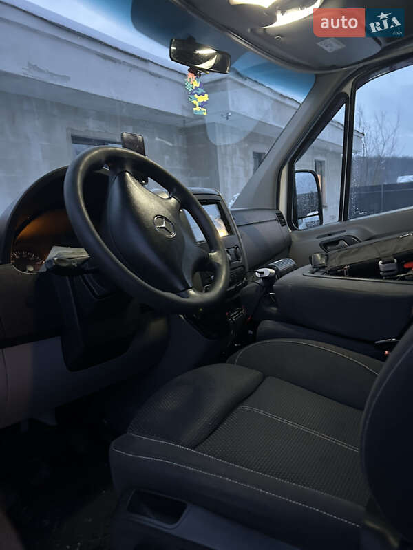 Грузопассажирский фургон Mercedes-Benz Sprinter 2016 в Львове