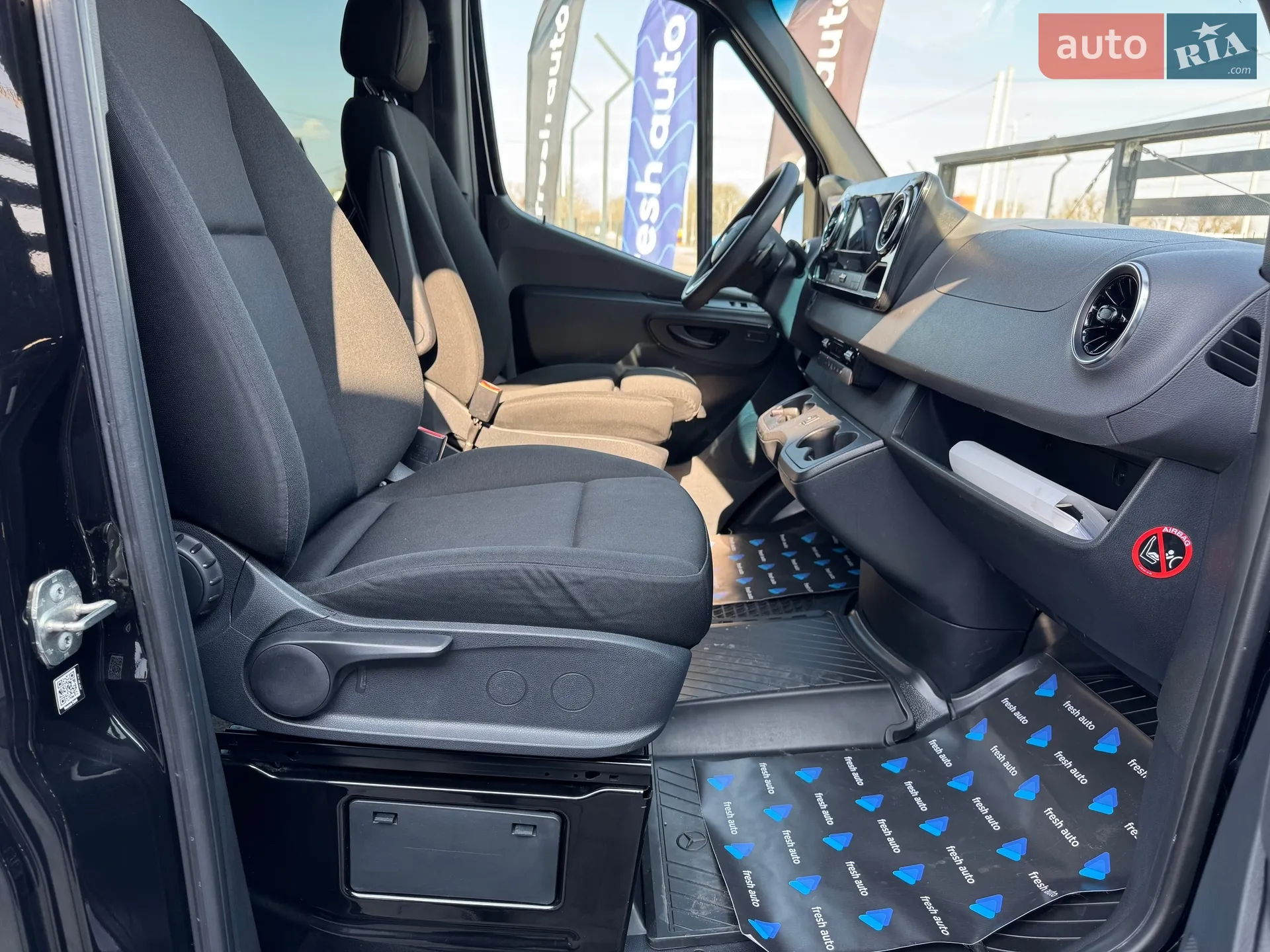 2019 Mercedes-Benz Sprinter - мініатюра 40
