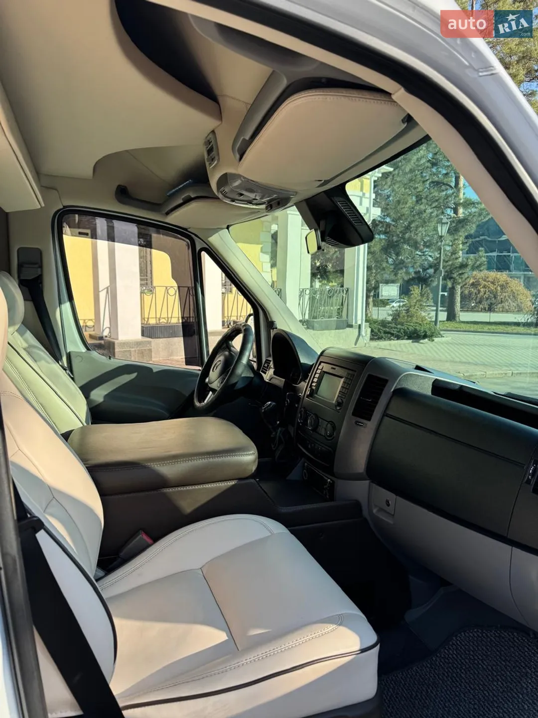 2015 Mercedes-Benz Sprinter - мініатюра 31