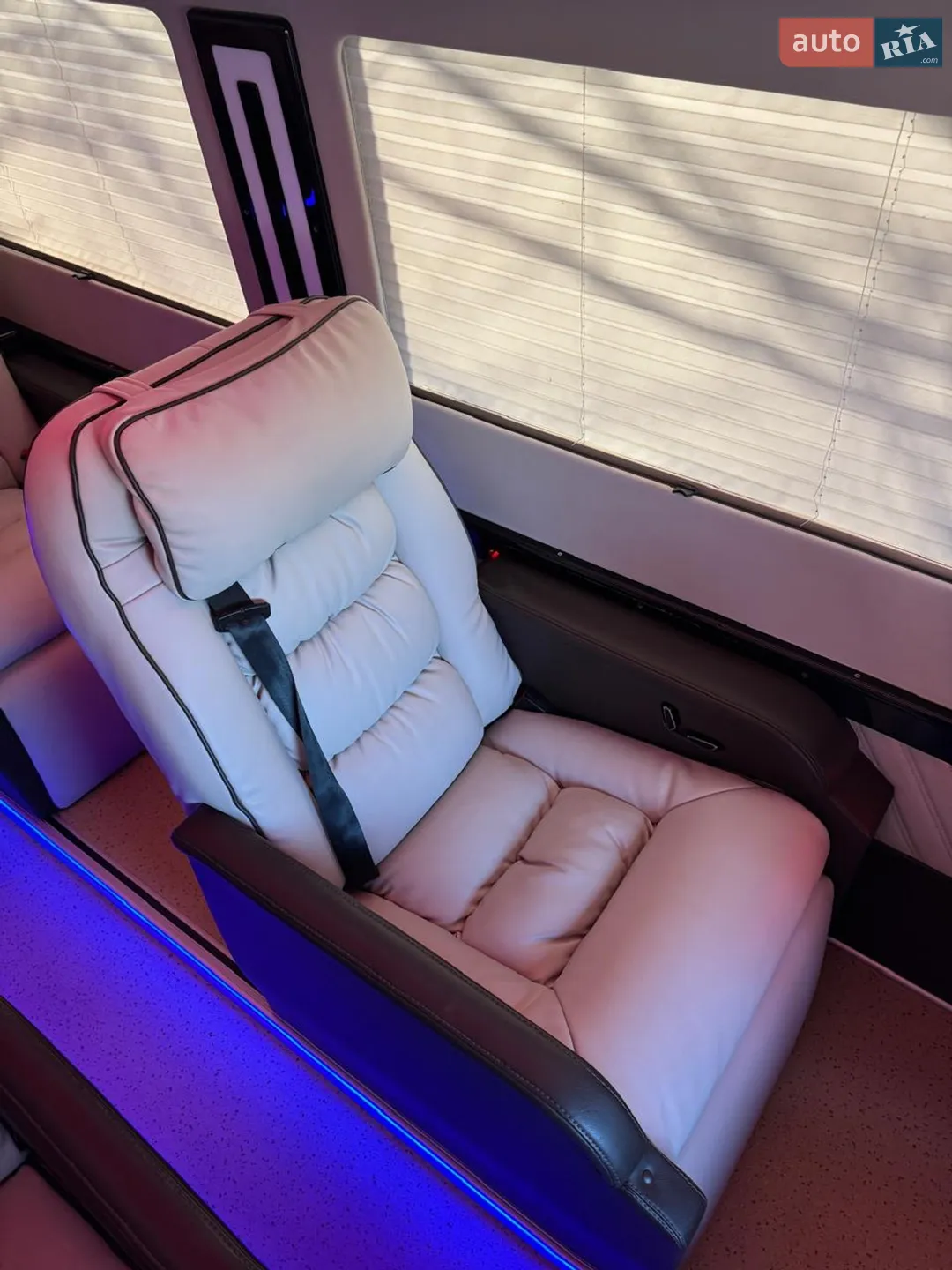 2015 Mercedes-Benz Sprinter - мініатюра 40