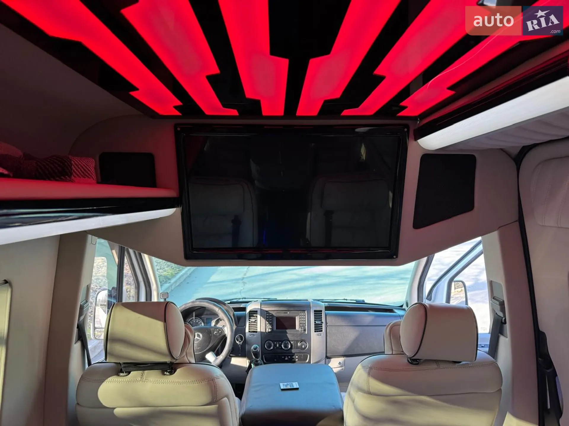 2015 Mercedes-Benz Sprinter - мініатюра 48