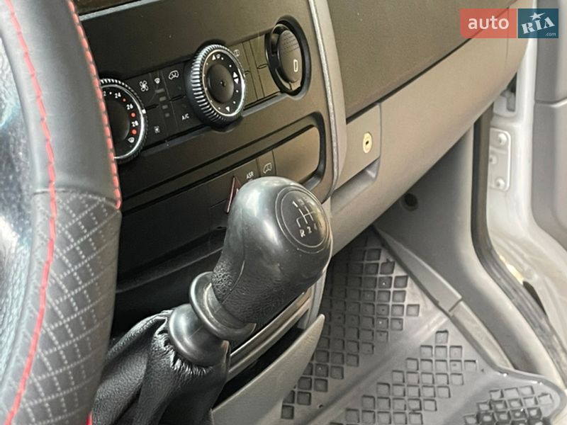 Седан Mercedes-Benz Sprinter 2015 в Ужгороде