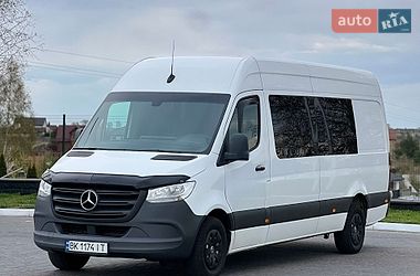Седан Mercedes-Benz Sprinter 2019 в Рівному