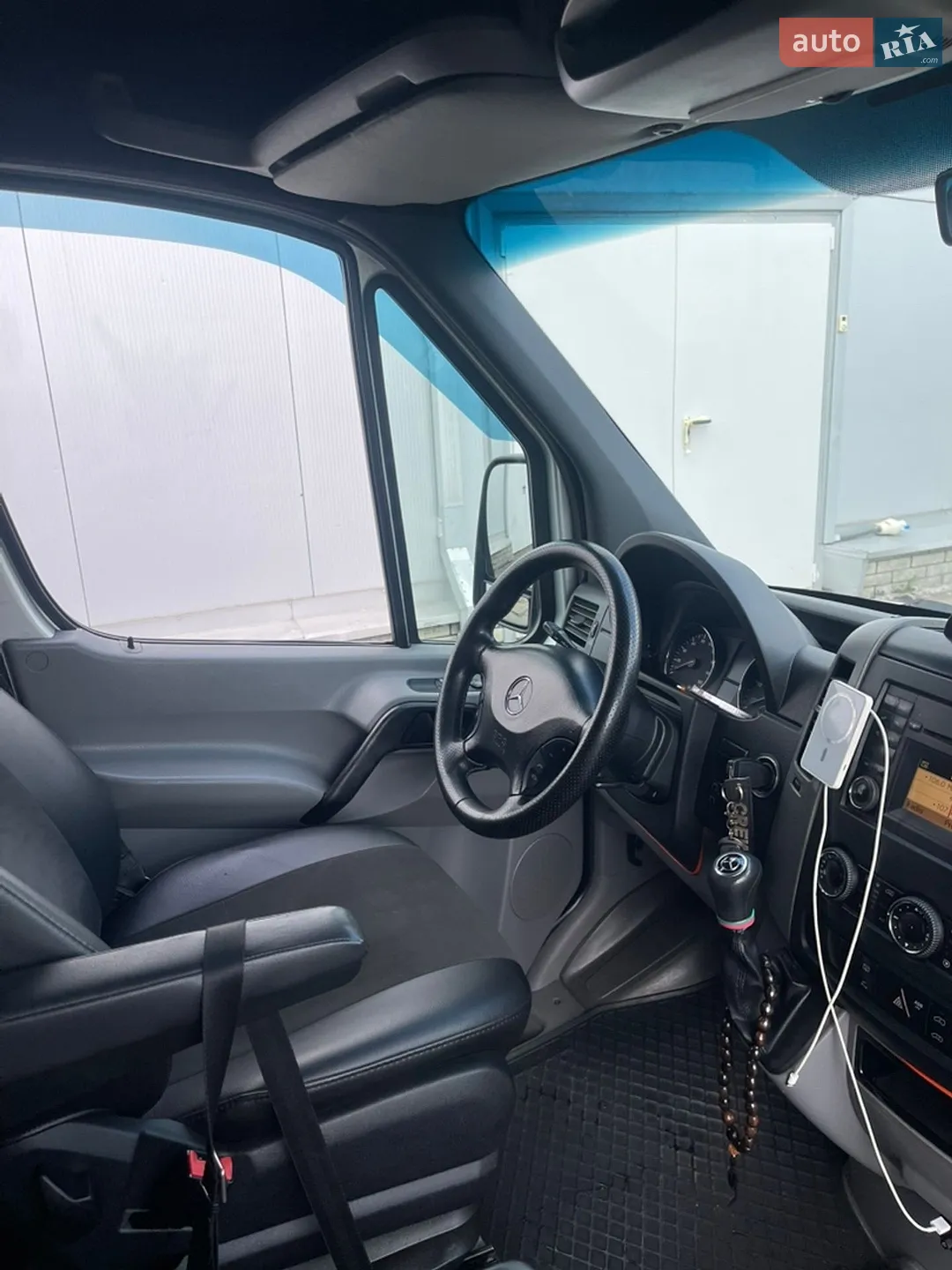 2011 Mercedes-Benz Sprinter - мініатюра 31