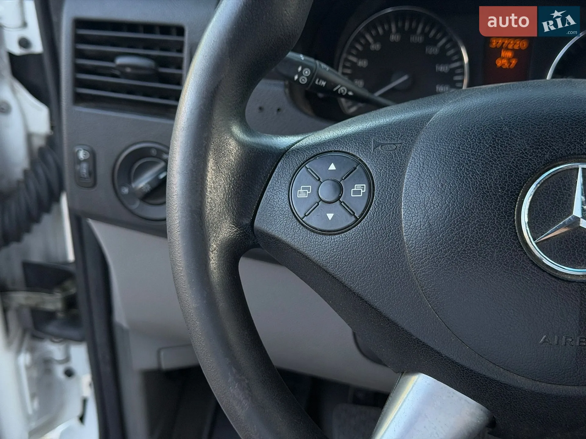 2015 Mercedes-Benz Sprinter - мініатюра 20