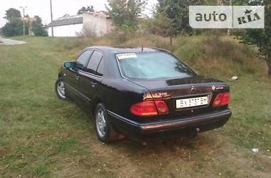 Седан Mercedes-Benz T1 1997 в Изяславе