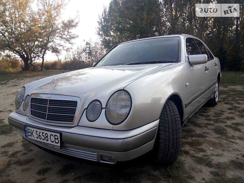 Седан Mercedes-Benz T1 1998 в Ровно