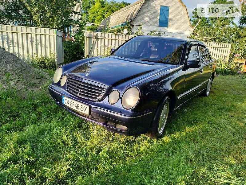 Седан Mercedes-Benz T1 2000 в Чернобае
