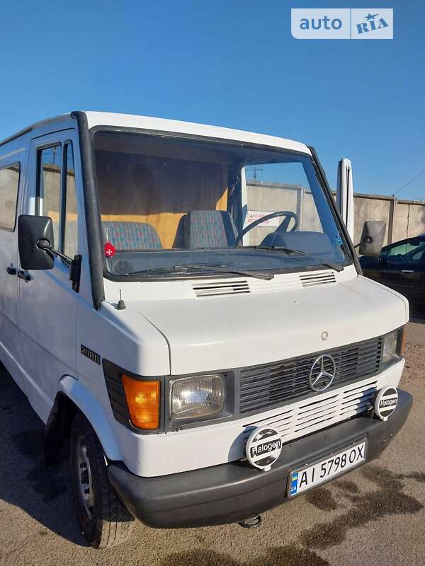 Вантажопасажирський фургон Mercedes-Benz T1 1993 в Вишгороді