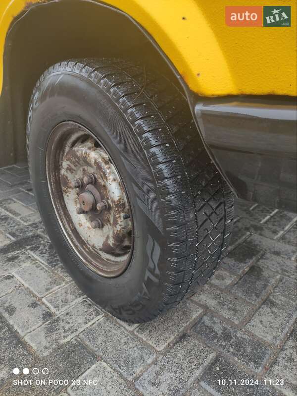 Вантажний фургон Mercedes-Benz T1 1995 в Немирові