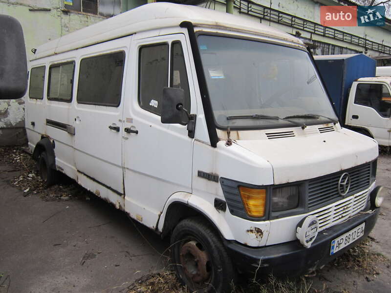 Грузовой фургон Mercedes-Benz T1 1993 в 